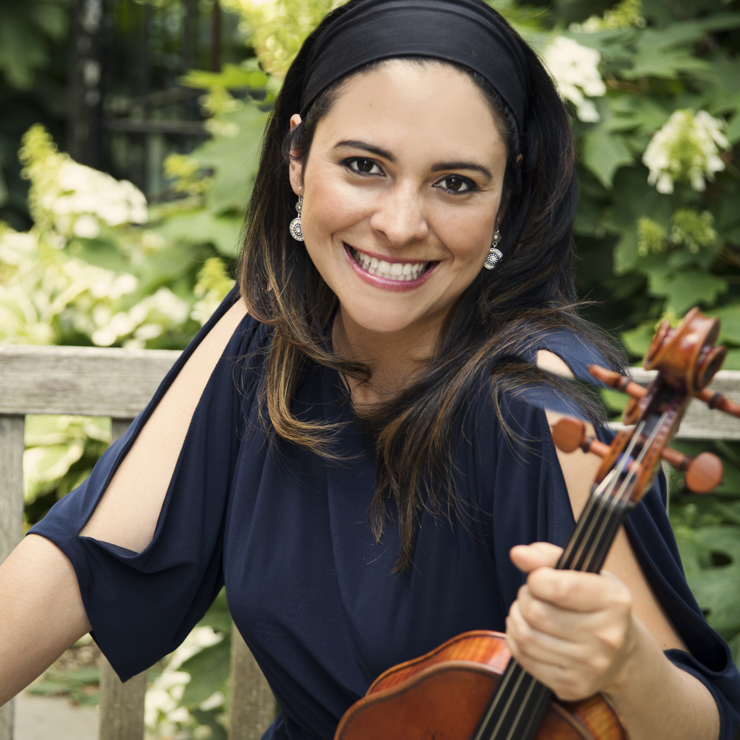 Adriana_Linares_viola -photo by Vanessa Briceño-Scherzer